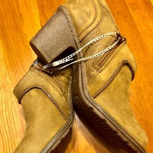 NWOT Clark’s Dark Tan Suede Booties!